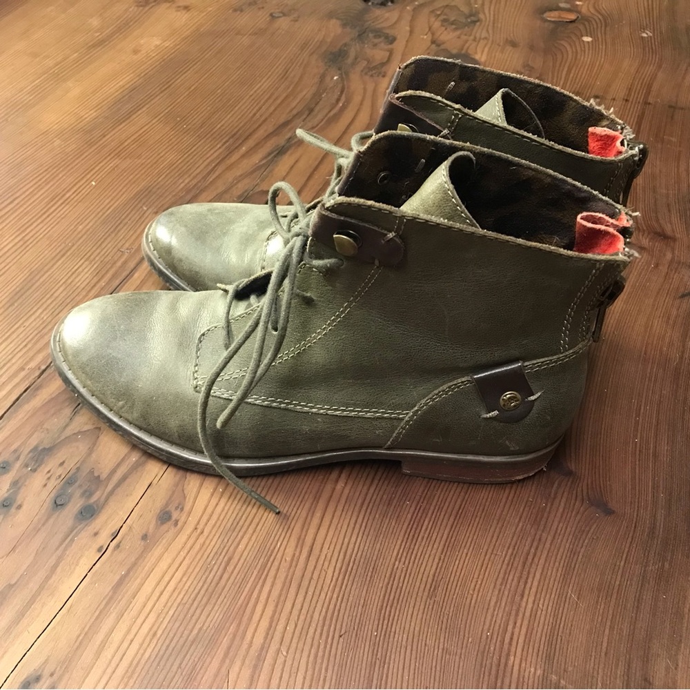 Taos Footwear Olive Green Lace-up Booties Size 6